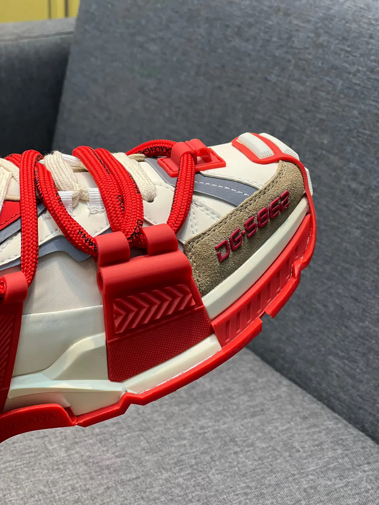 Dolce & Gabbana Track Trainer Sneakers chunky rouges et off-white 3