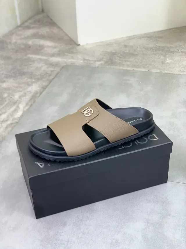 Dolce & Gabbana Beige Black Sandálias de Duas Tiras Deslizantes de Couro Texturizado Superior Casual 4