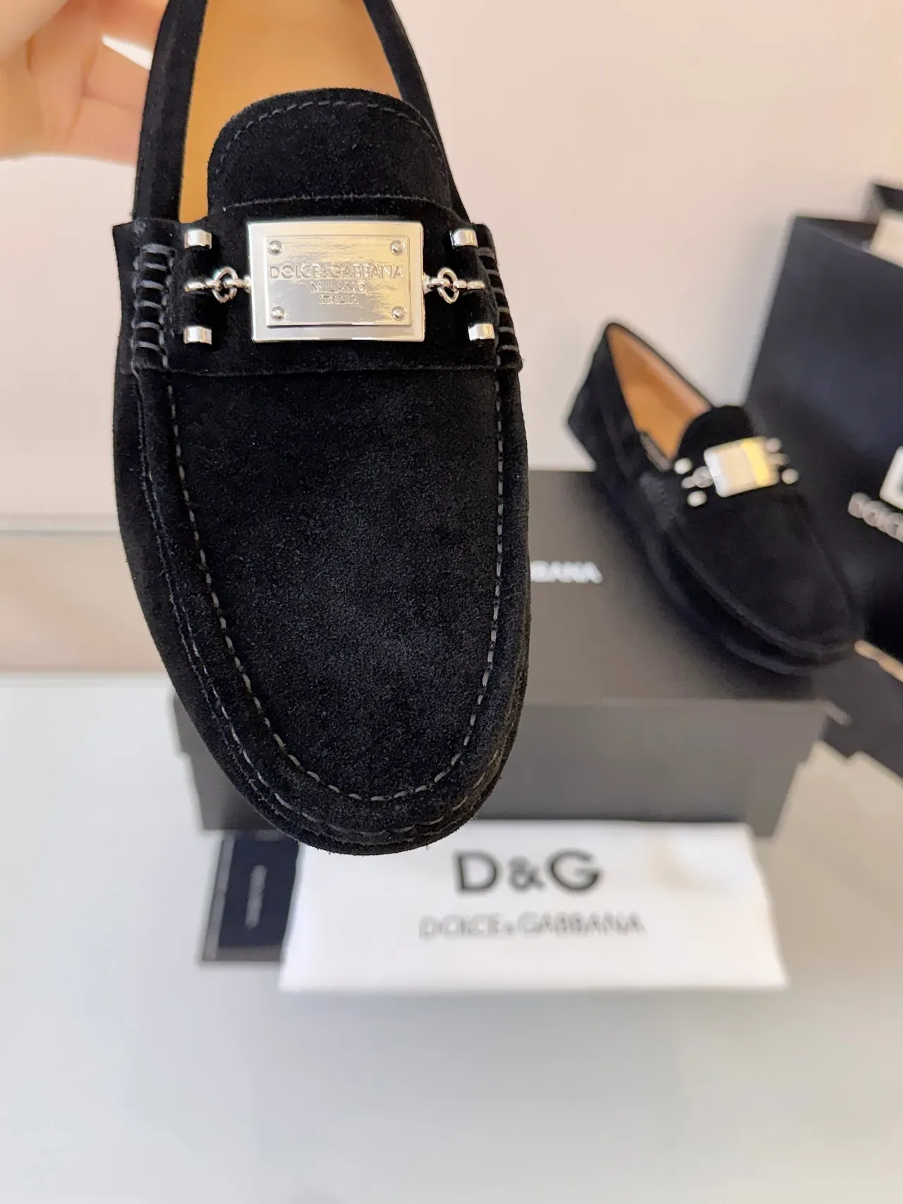 Dolce & Gabbana Mocassim Preto Prata Ante Superior Acento De Placa De Metal 3