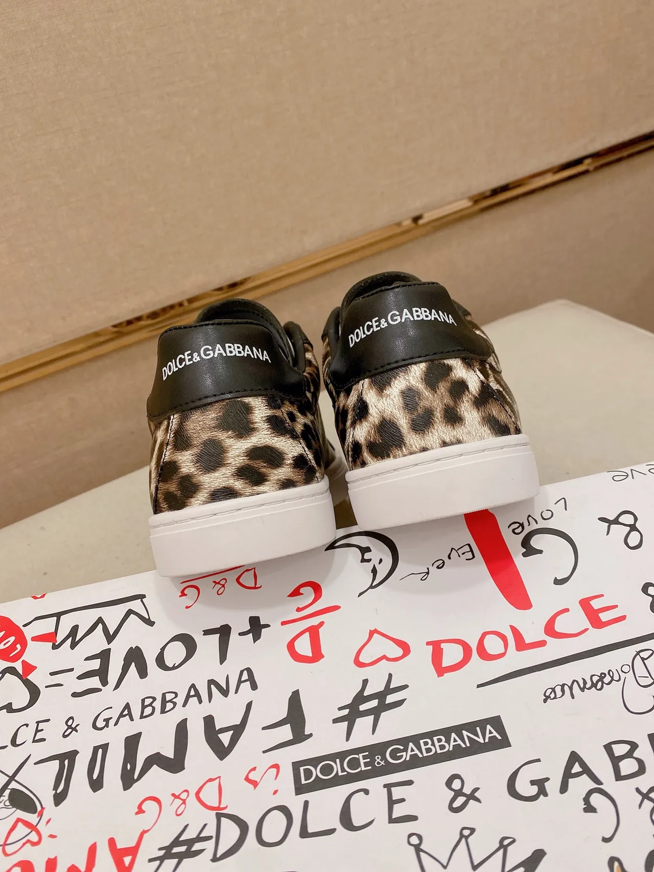 Dolce & Gabbana Portofino Zapatillas Lifestyle Marrón Negro con Estampado de Leopardo en la Parte Superior y Acentos de Cuero 3
