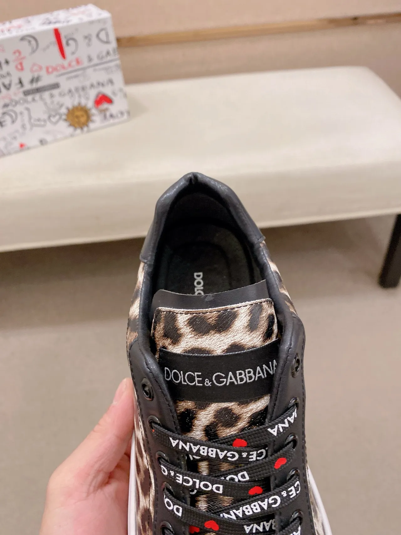 Dolce & Gabbana Portofino Zapatillas Lifestyle Marrón Negro con Estampado de Leopardo en la Parte Superior y Acentos de Cuero 4
