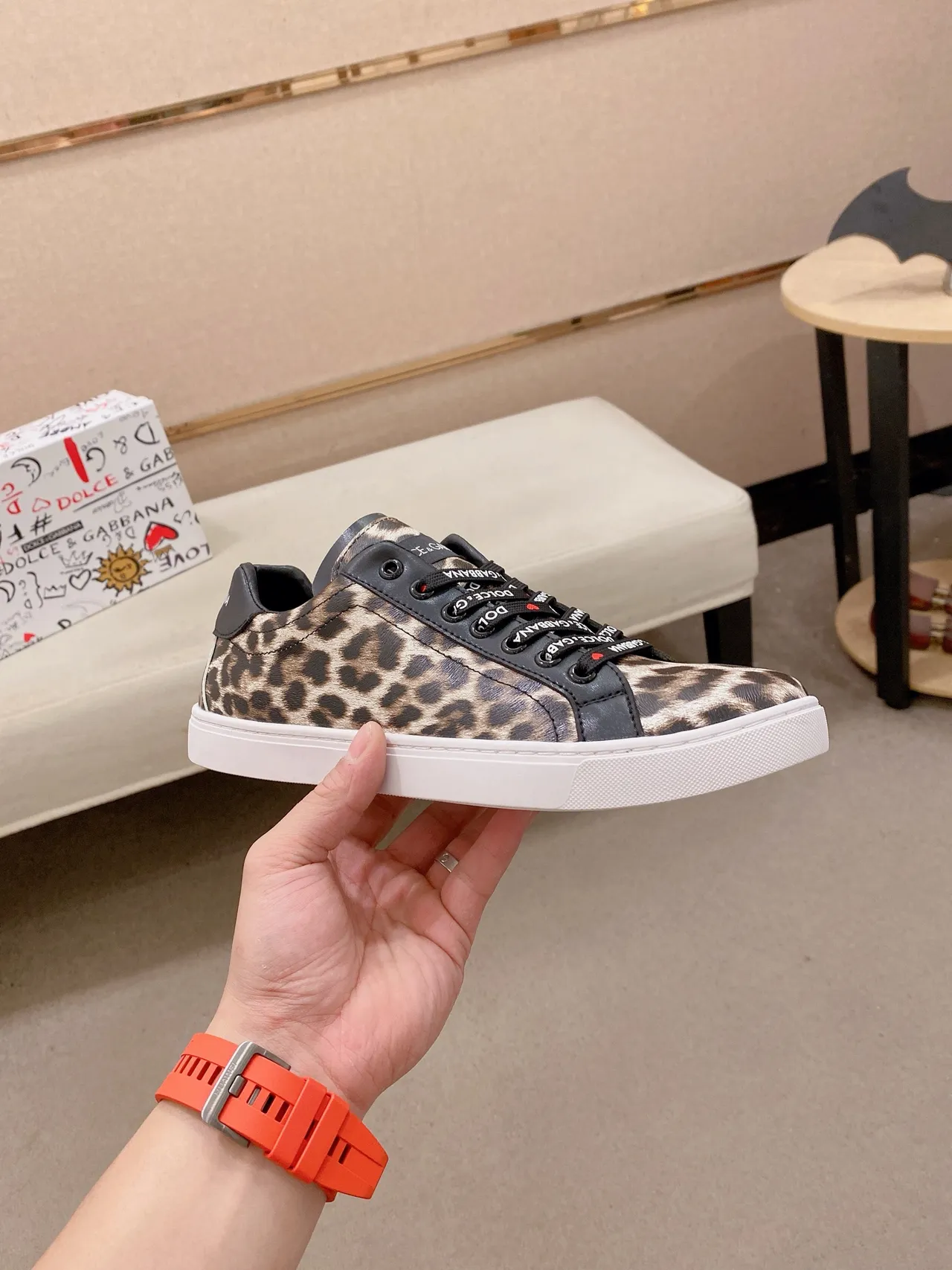 Dolce & Gabbana Portofino Zapatillas Lifestyle Marrón Negro con Estampado de Leopardo en la Parte Superior y Acentos de Cuero 5