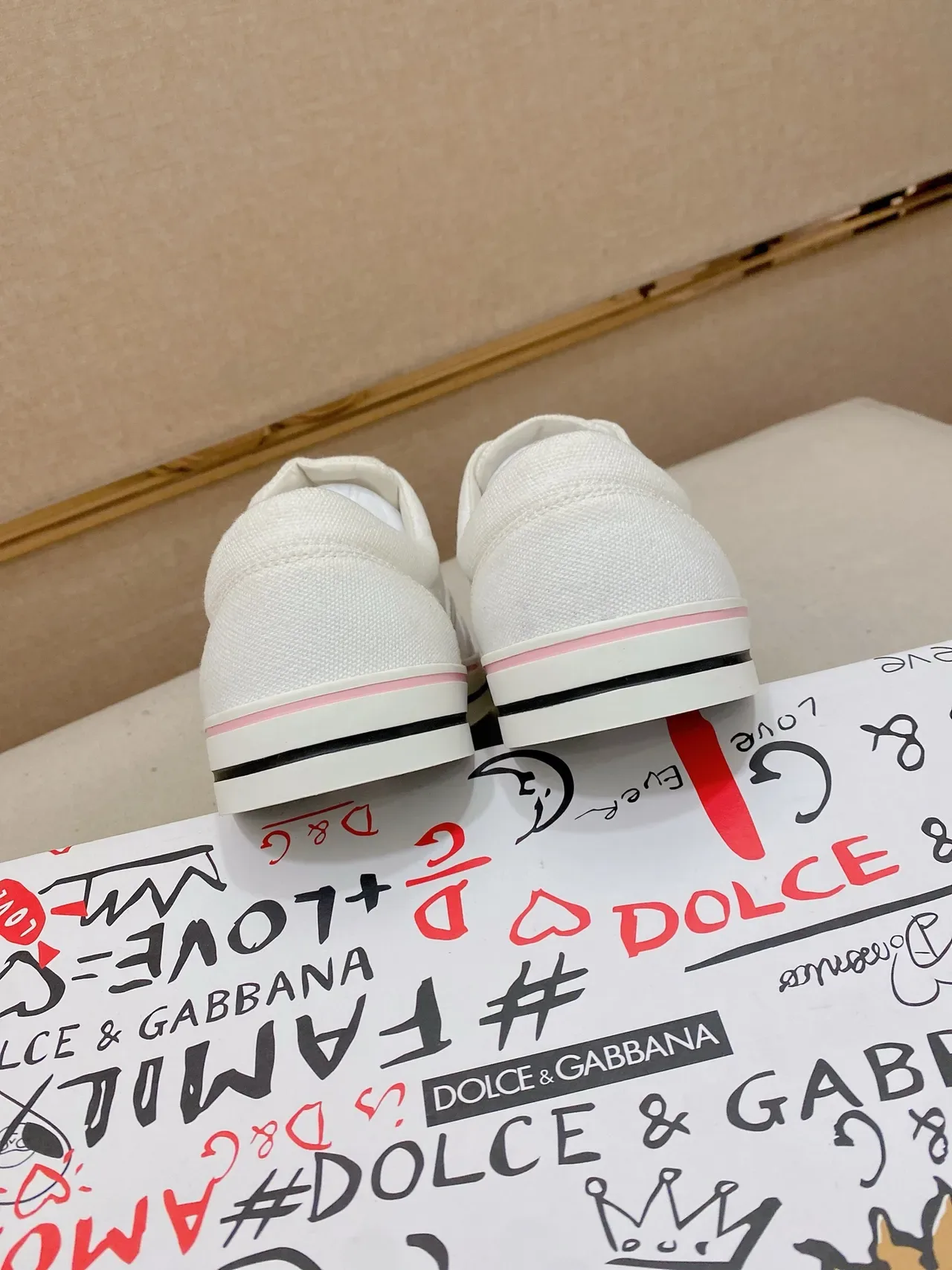 Dolce & Gabbana White Pink Canvas Upper Low-Top Silhouette Lifestyle Sneakers 3