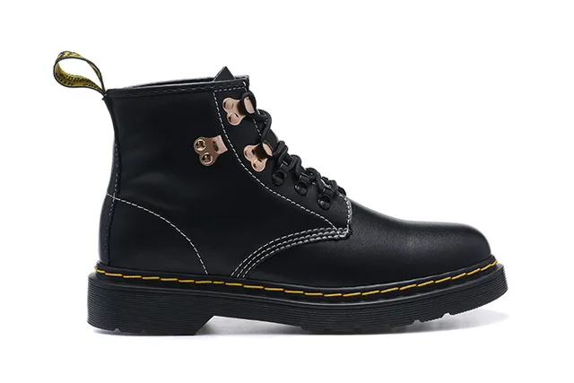 Dr. Martens 1460 Botas Martin de Cuero Negro con Costura Amarilla 4