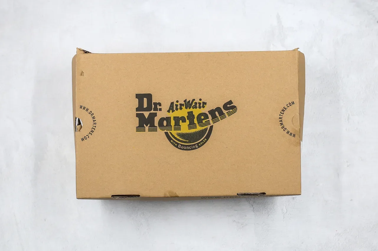 Dr. Martens 1461 Brogue Cuir Noir Couture Jaune 2