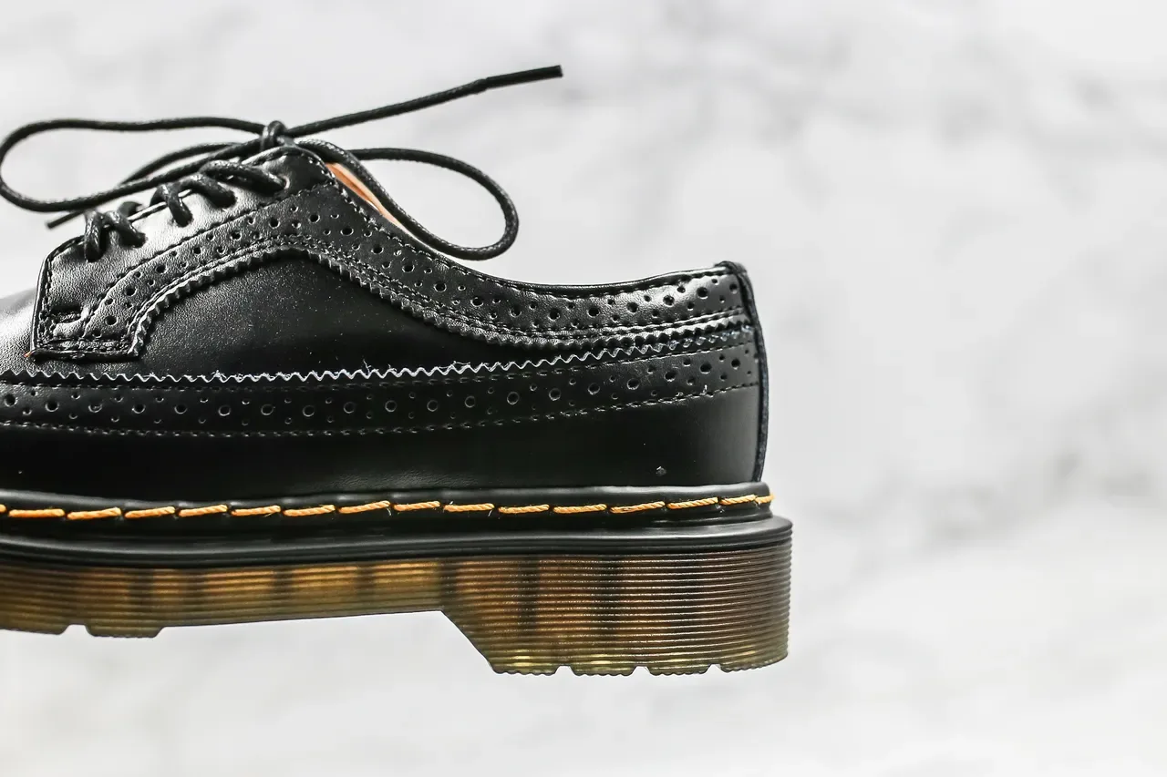Dr. Martens 1461 Brogue Cuir Noir Couture Jaune 8
