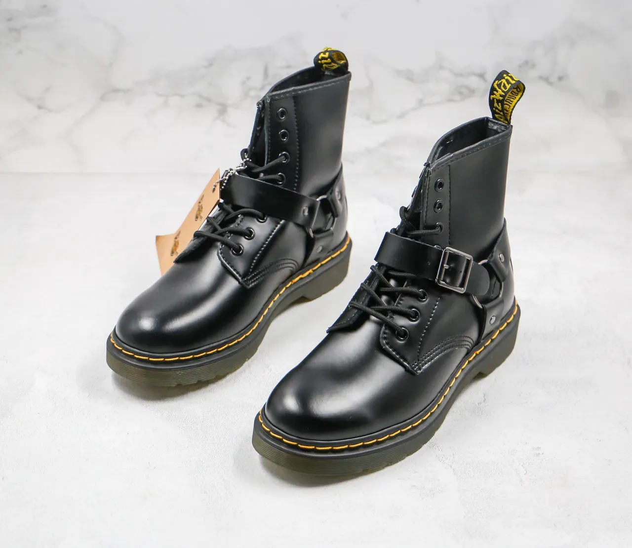 Dr. Martens Botas Martin Preto/Amarelo Couro Liso Costura Welt 8