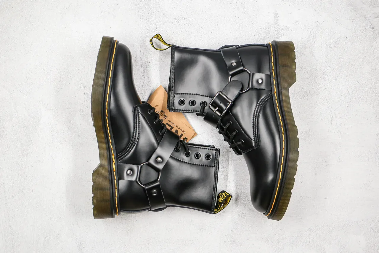 Dr. Martens Botas Martin Preto/Amarelo Couro Liso Costura Welt 10