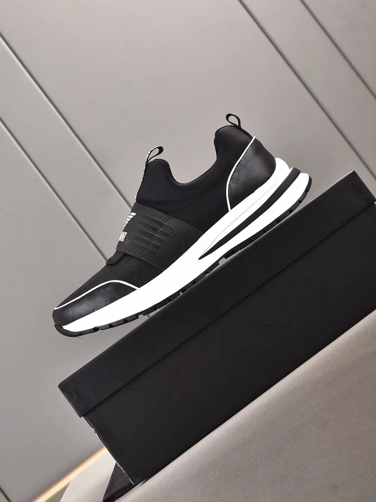 Emporio Armani Noir Blanc Slip-On Maille et Synthétique Partie supérieure Sneakers Lifestyle 5