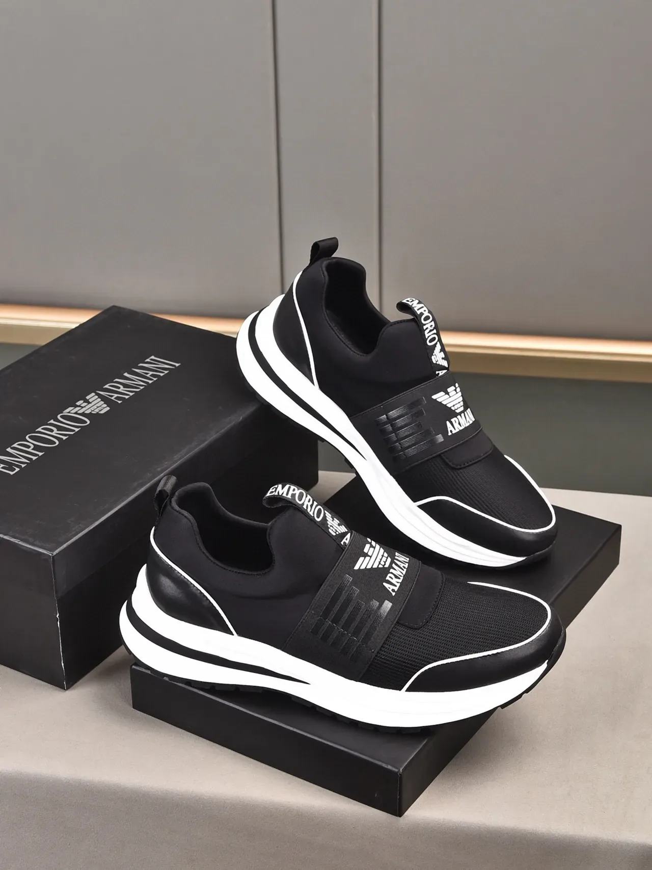 Emporio Armani Noir Blanc Slip-On Maille et Synthétique Partie supérieure Sneakers Lifestyle 7