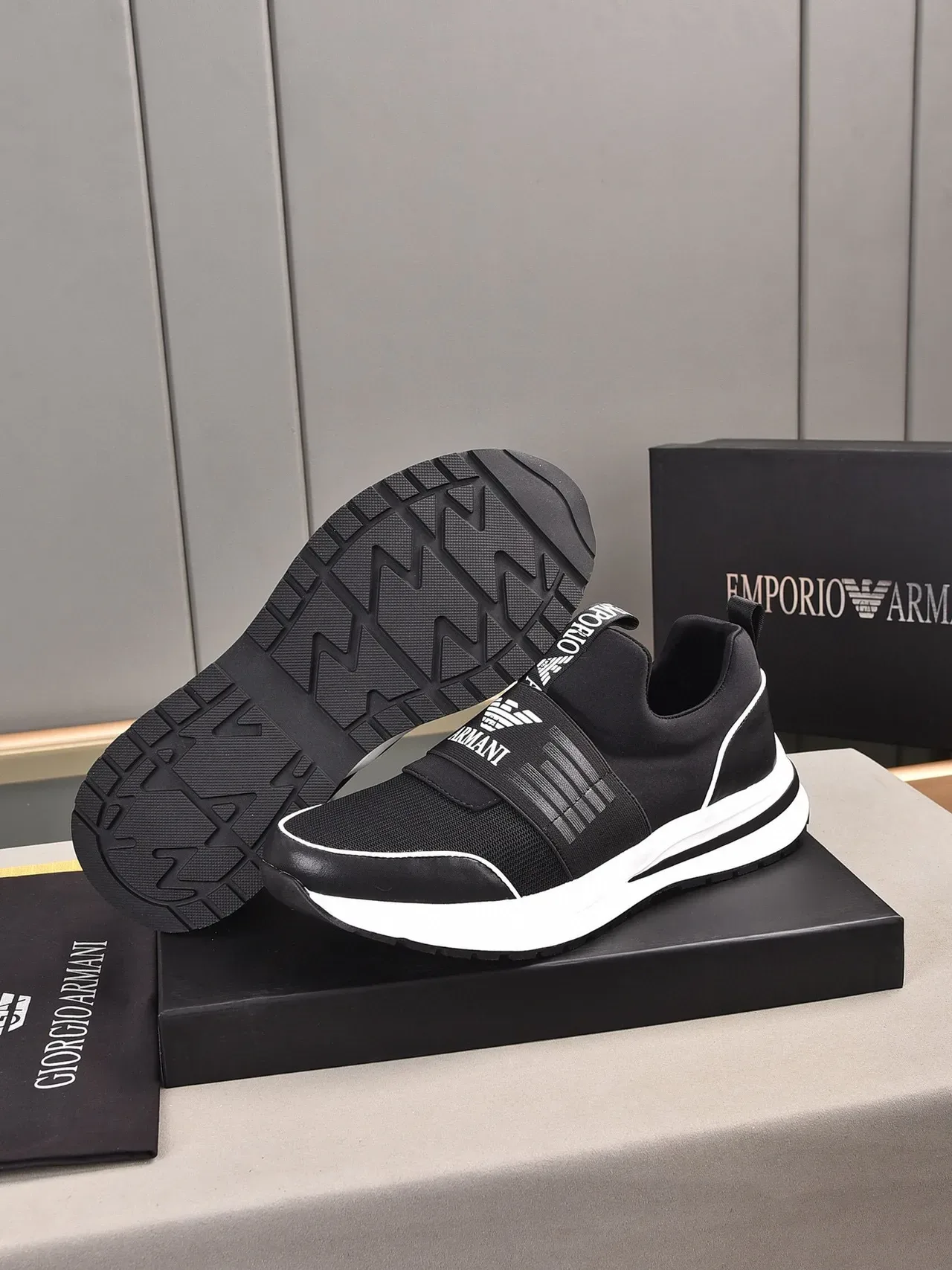 Emporio Armani Noir Blanc Slip-On Maille et Synthétique Partie supérieure Sneakers Lifestyle 8