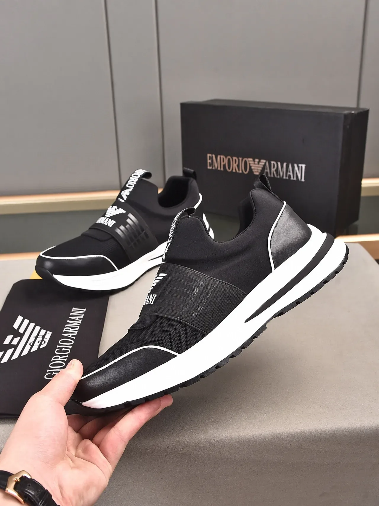 Emporio Armani Noir Blanc Slip-On Maille et Synthétique Partie supérieure Sneakers Lifestyle 9