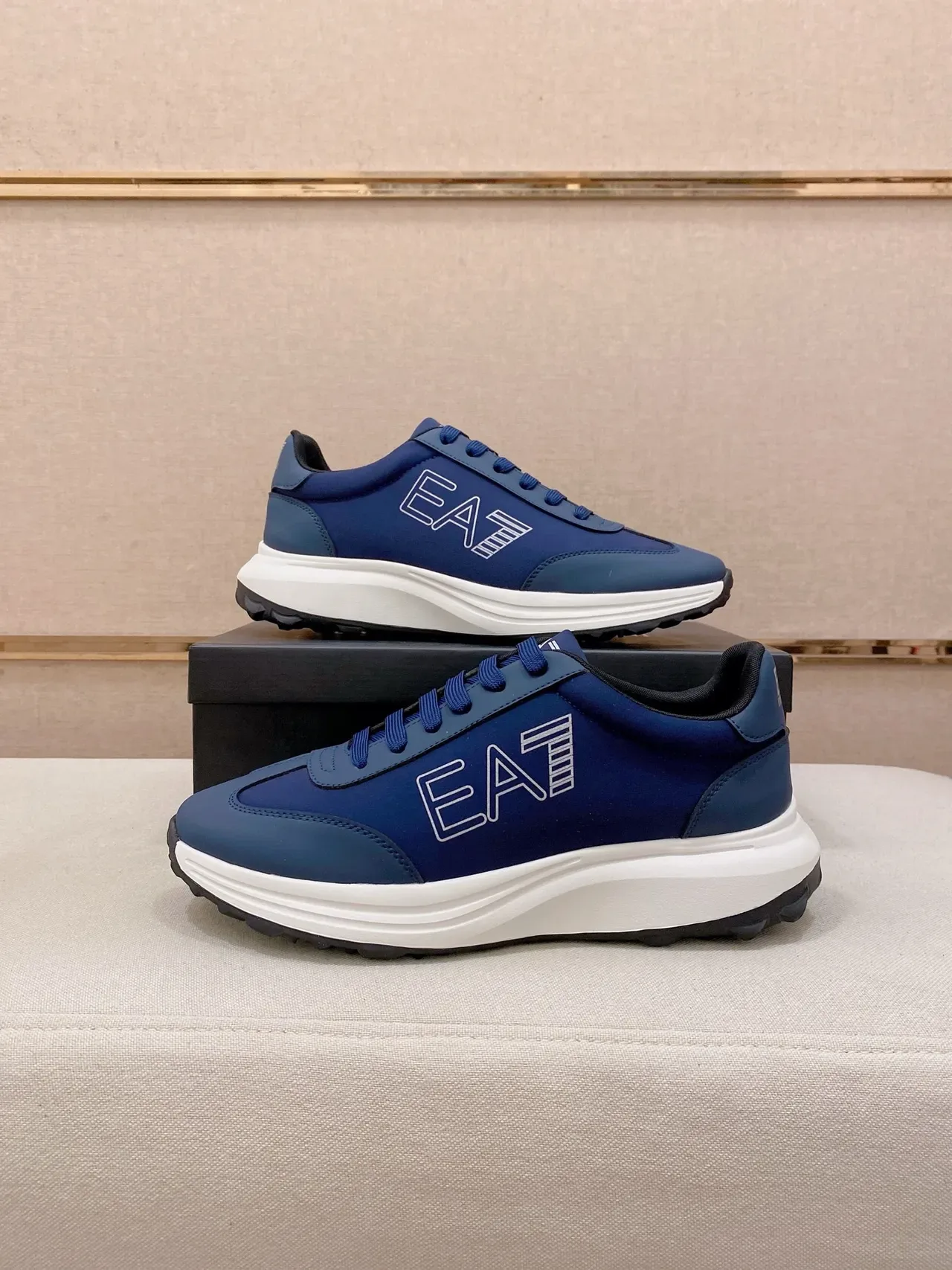 Emporio Armani Bleu Blanc EA7 Logo Marquage Deux Tons Supérieur Style de Vie Sneakers 7