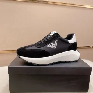 Emporio Armani Eagle Logo Chaussures lifestyle noires et blanches