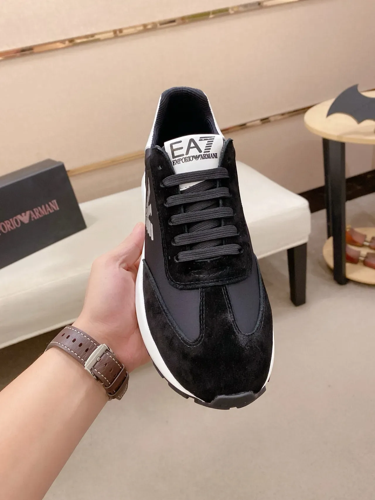 Emporio Armani Eagle Logo Chaussures lifestyle noires et blanches 2