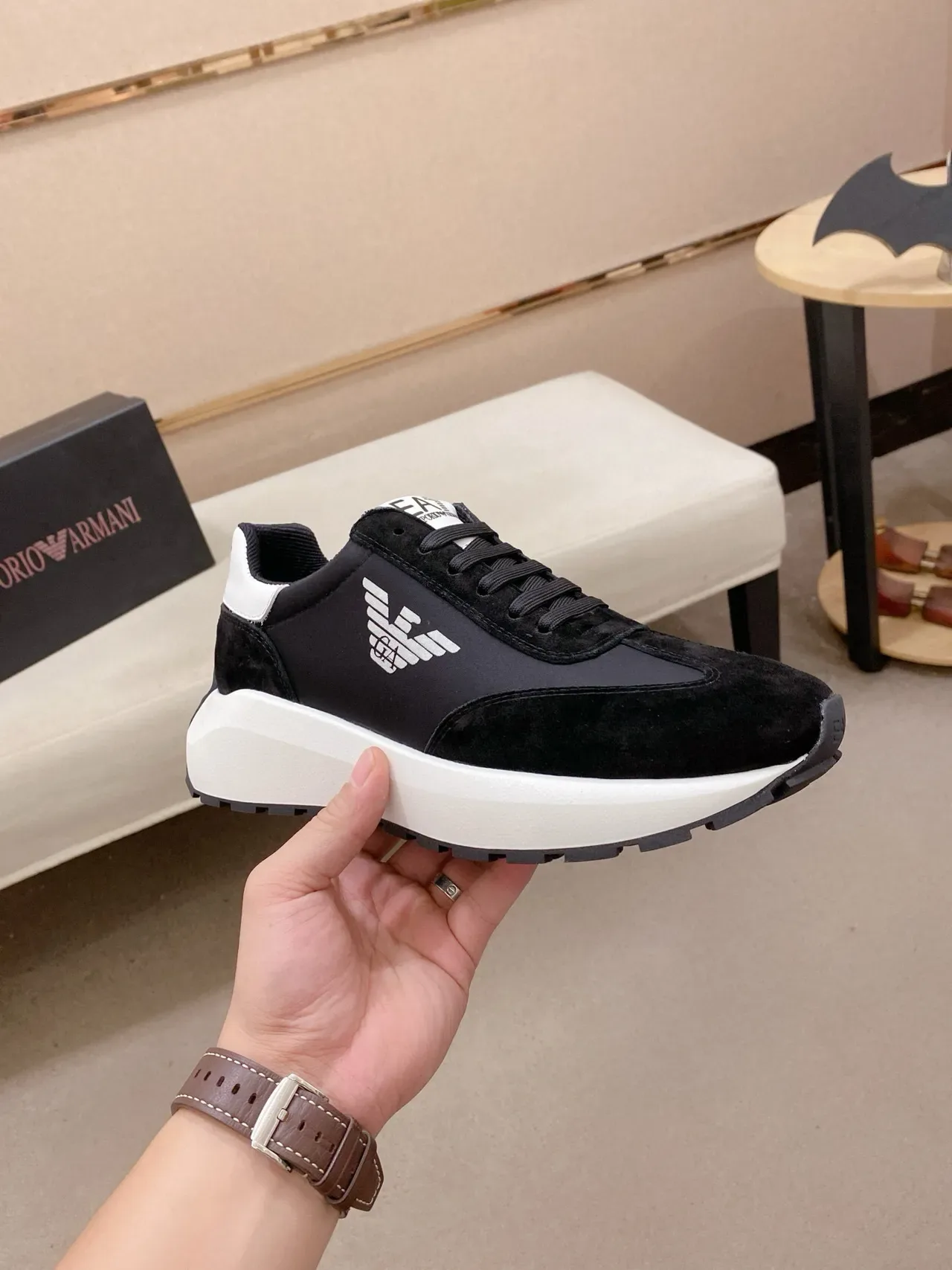 Emporio Armani Eagle Logo Chaussures lifestyle noires et blanches 4