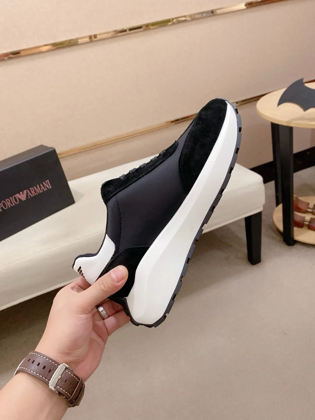 Emporio Armani Eagle Logo Chaussures lifestyle noires et blanches 5