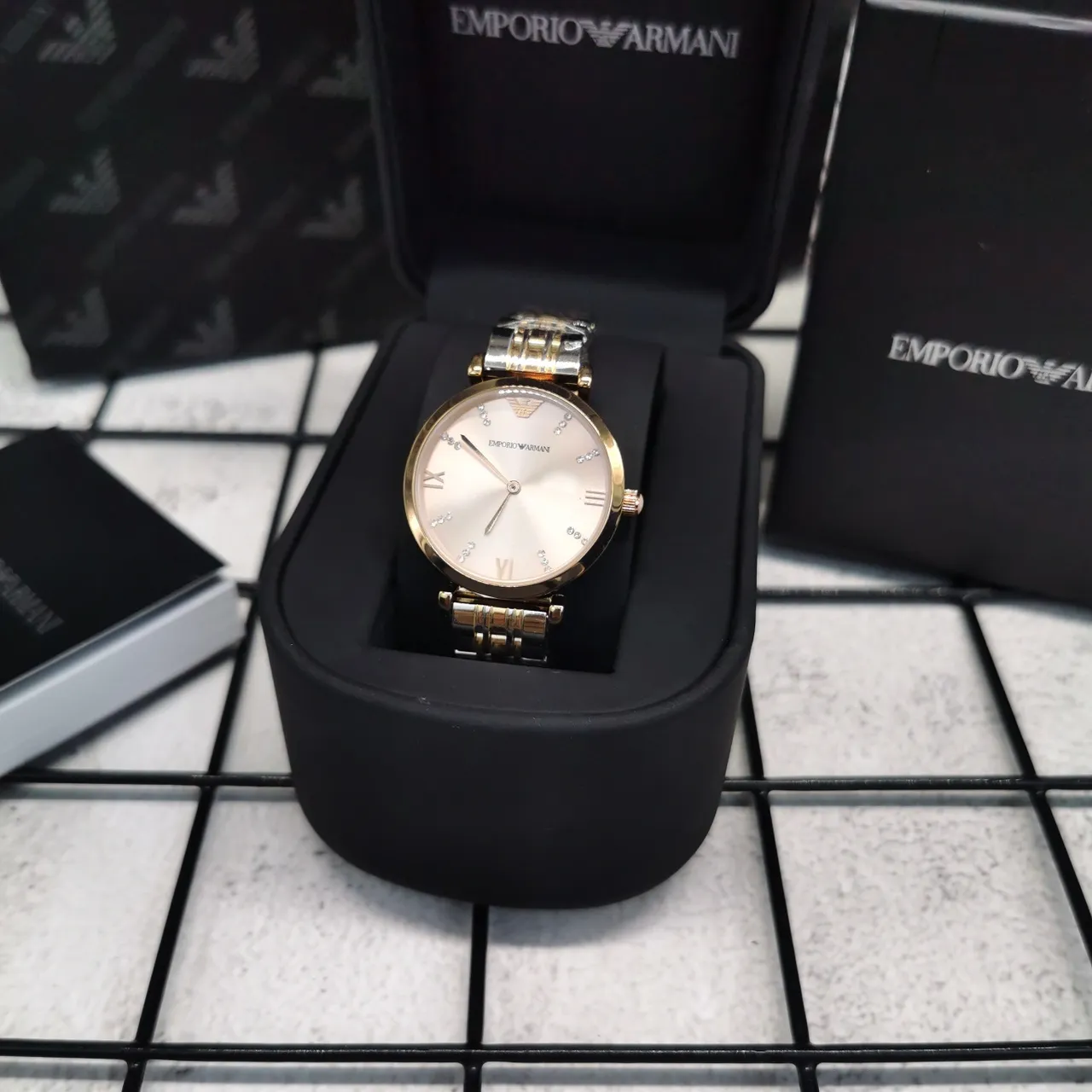 Emporio Armani Or Argent Boîtier Rond Cadran Sunburst Montre Quartz 5