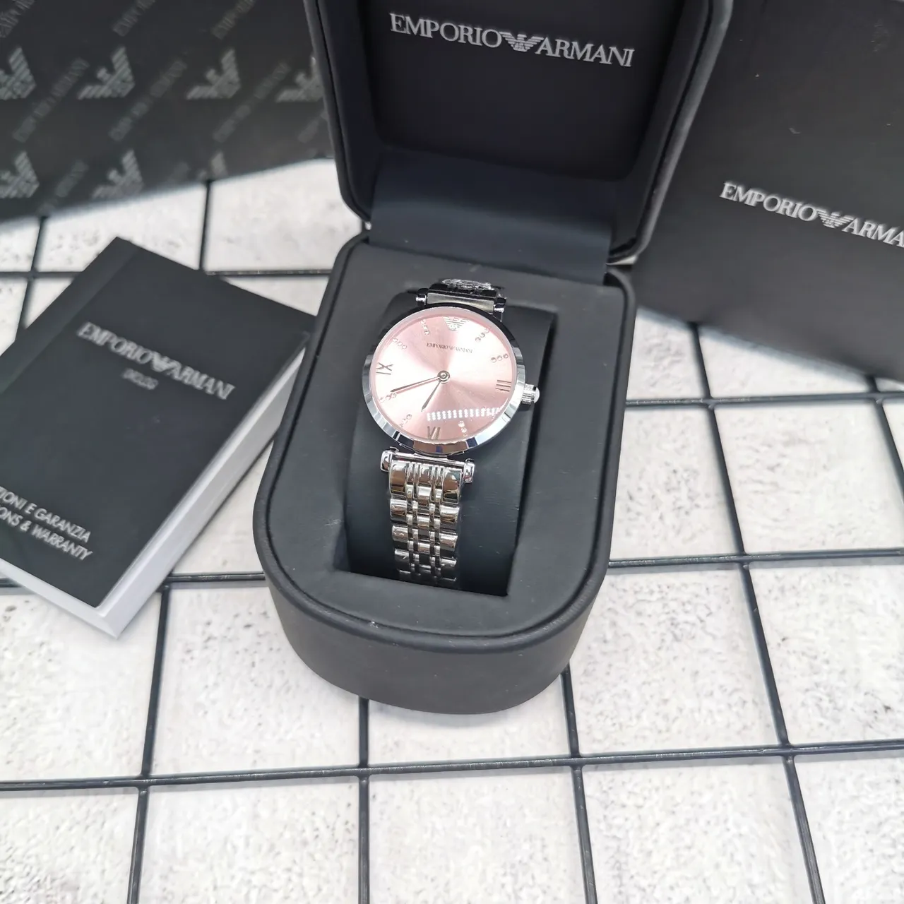 Emporio Armani Montre à boîtier rond plaqué argent rose cadran sunburst quartz 2