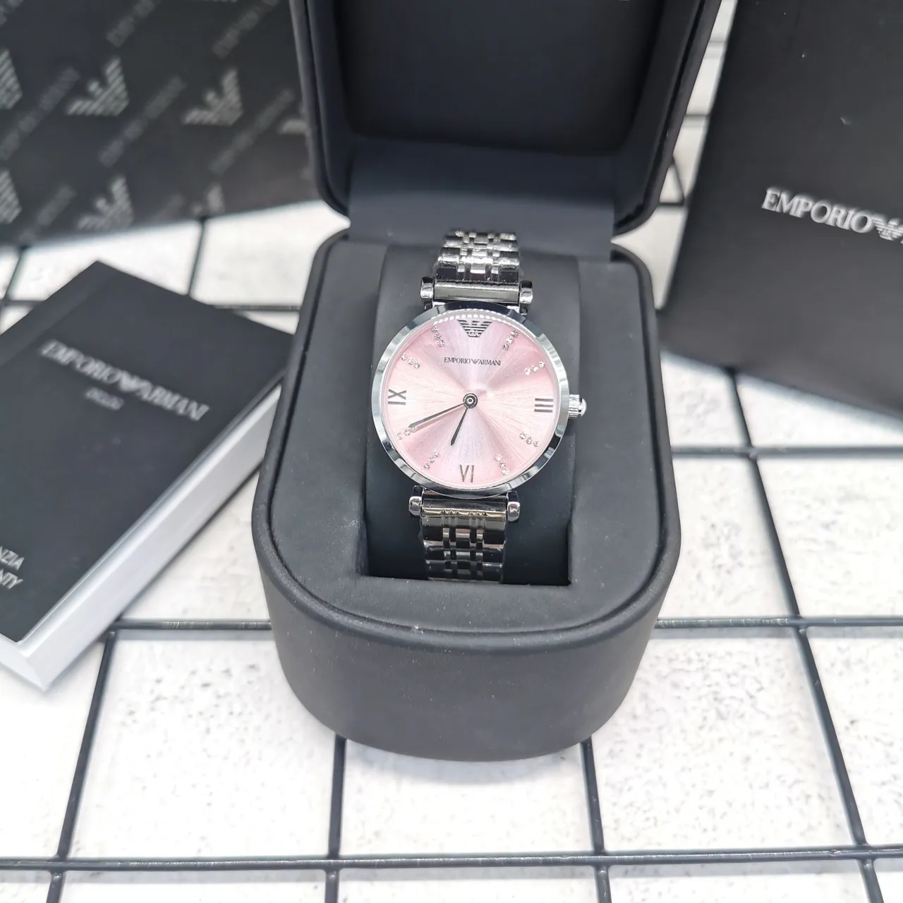Emporio Armani Montre à boîtier rond plaqué argent rose cadran sunburst quartz 5