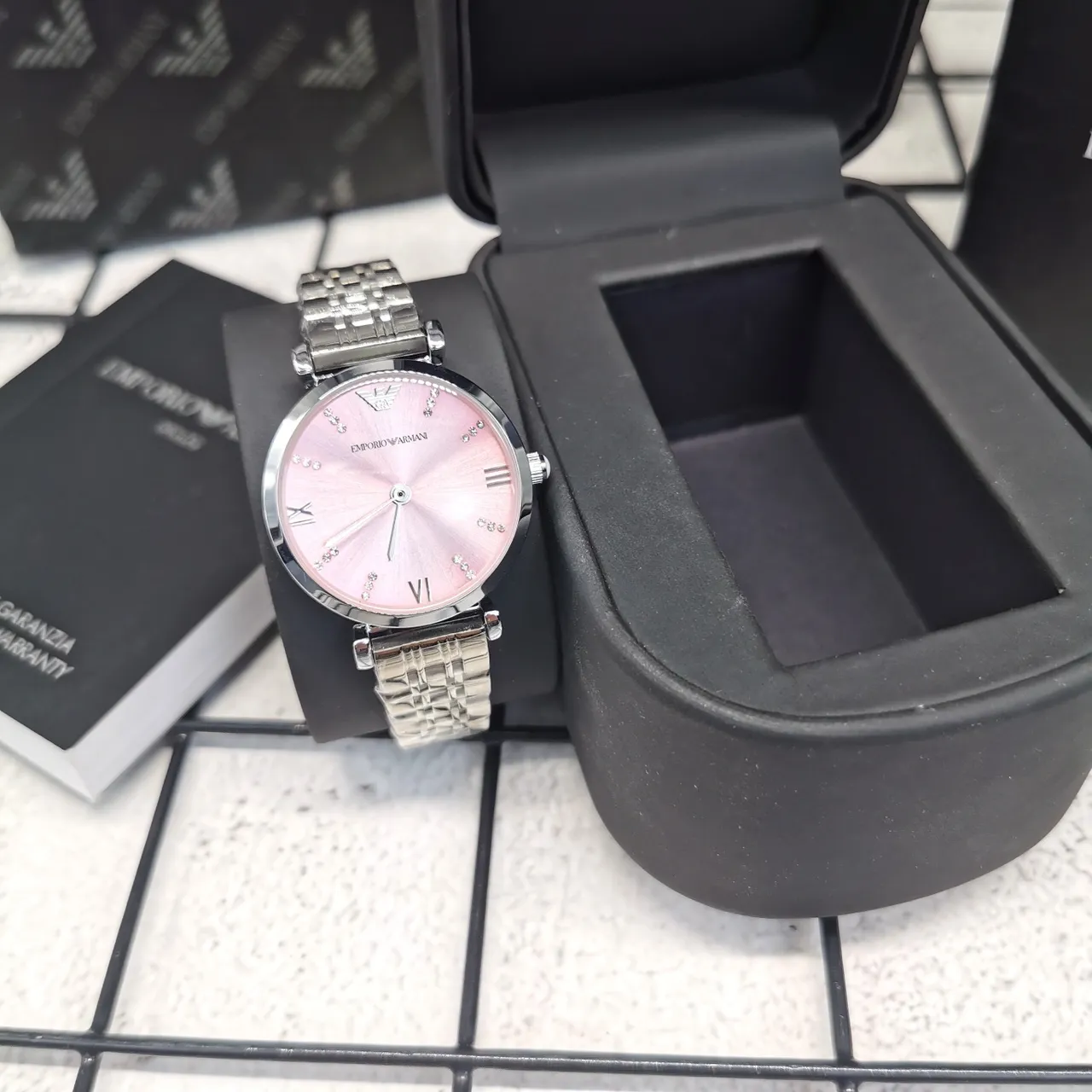 Emporio Armani Montre à boîtier rond plaqué argent rose cadran sunburst quartz 6