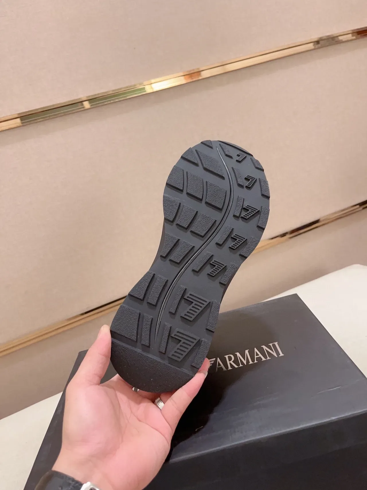 Emporio Armani Sneakers Lifestyle Blanc et Noir avec Logo de l'Aigle 2