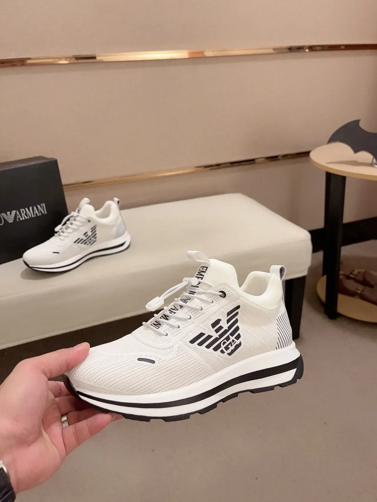 Emporio Armani Sneakers Lifestyle Blanc et Noir avec Logo de l'Aigle 8