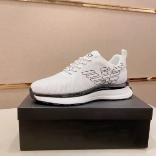 Emporio Armani Sneakers Lifestyle Blancs Noirs à tige en maille brodée avec logo aigle