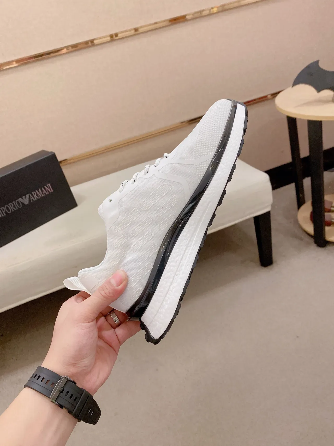 Emporio Armani Tênis Lifestyle Brancos e Pretos com malha superior bordada com logo de águia 5
