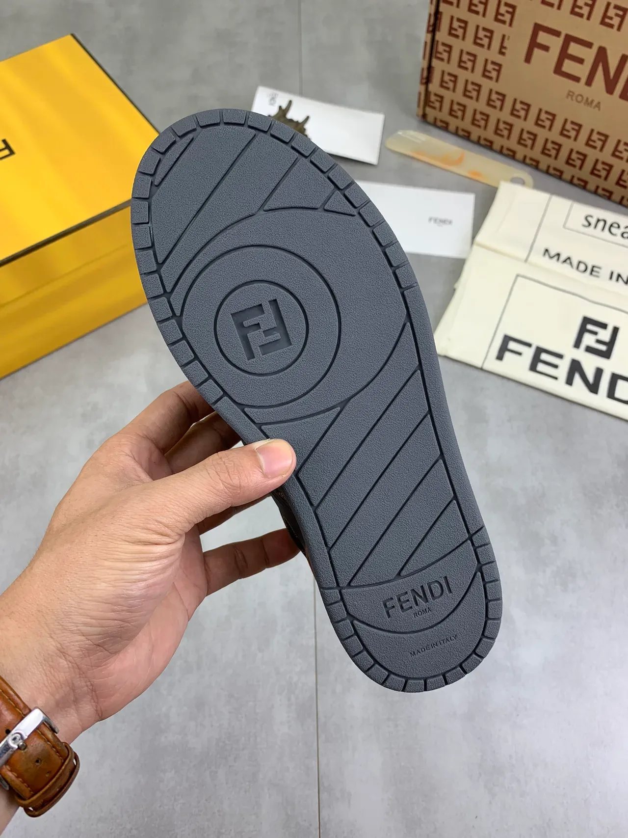 Fendi Chaussures Lifestyle Noir et Marron Monogrammed Canvas/Suede avec Panneau Transparents Overlay 2