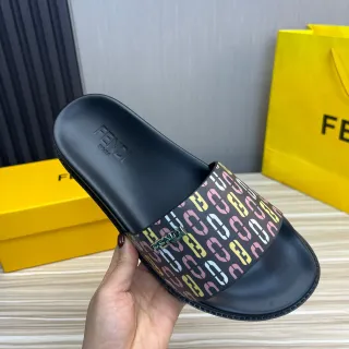 Fendi काला बहुरंगी मोनोग्राम स्ट्रैप धातु लोगो प्लेक स्लिपर्स