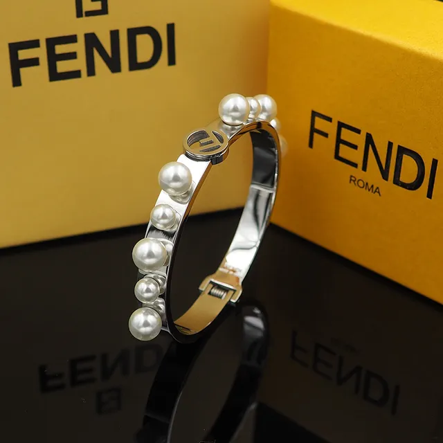 Fendi F Is Fendi Pulseira com pérolas em tom dourado com logo 2