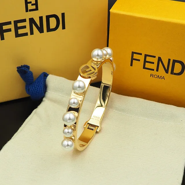 Fendi F Is Fendi Pulseira com pérolas em tom dourado com logo 5