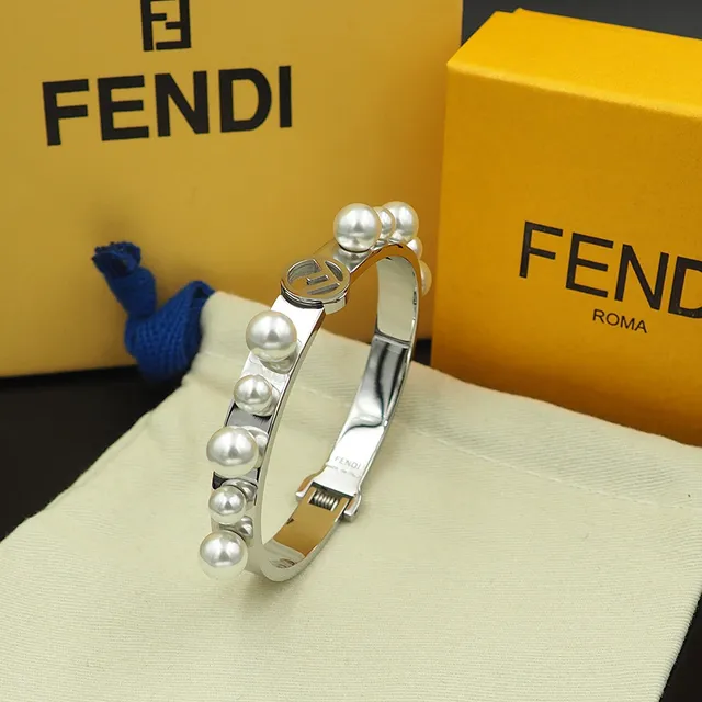 Fendi F Is Fendi Pulseira com pérolas em tom dourado com logo 7
