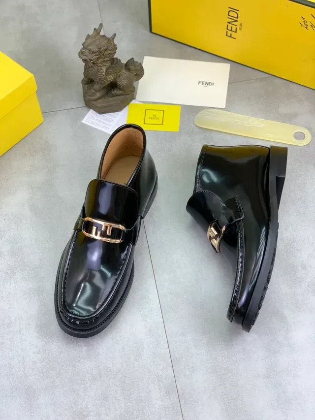 Fendi FF Loafer Noir Cuir Verni 5