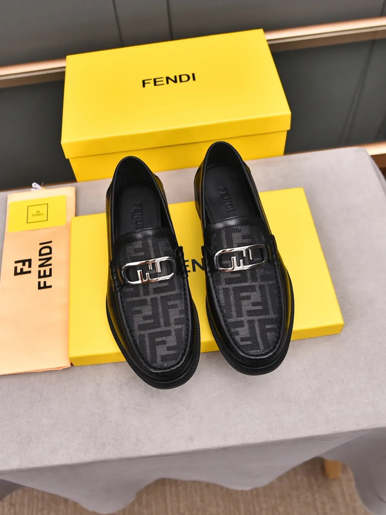 Fendi FF Loafer Noir Argent Cuir Et Toile Monogram Boucle Cheval Métal 2