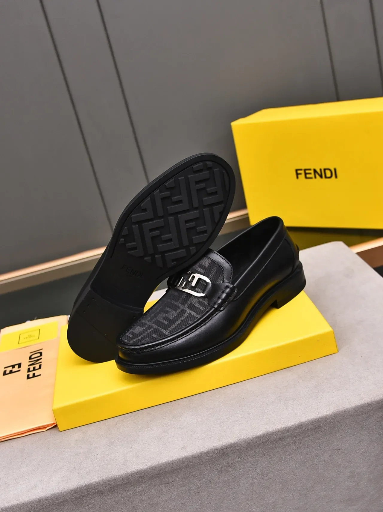 Fendi FF Loafer Noir Argent Cuir Et Toile Monogram Boucle Cheval Métal 4