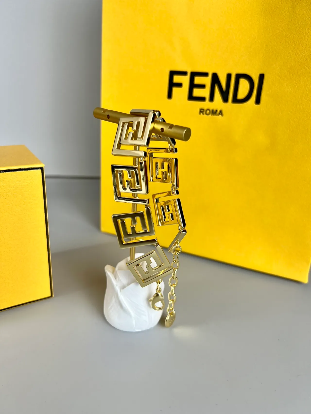 Fendi FF Logo Gold-Tone Pulseira de elos geométrica 2
