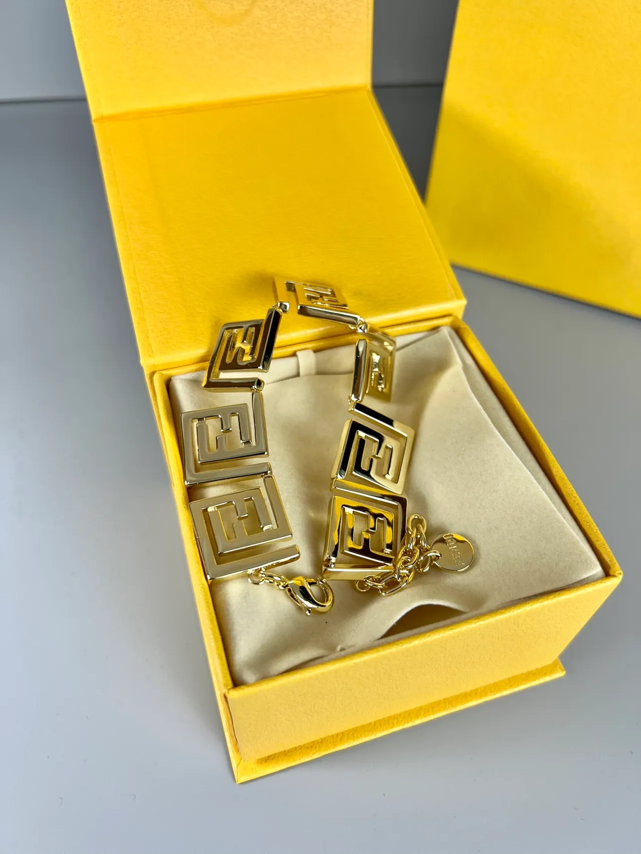 Fendi FF Logo Gold-Tone Pulseira de elos geométrica 4