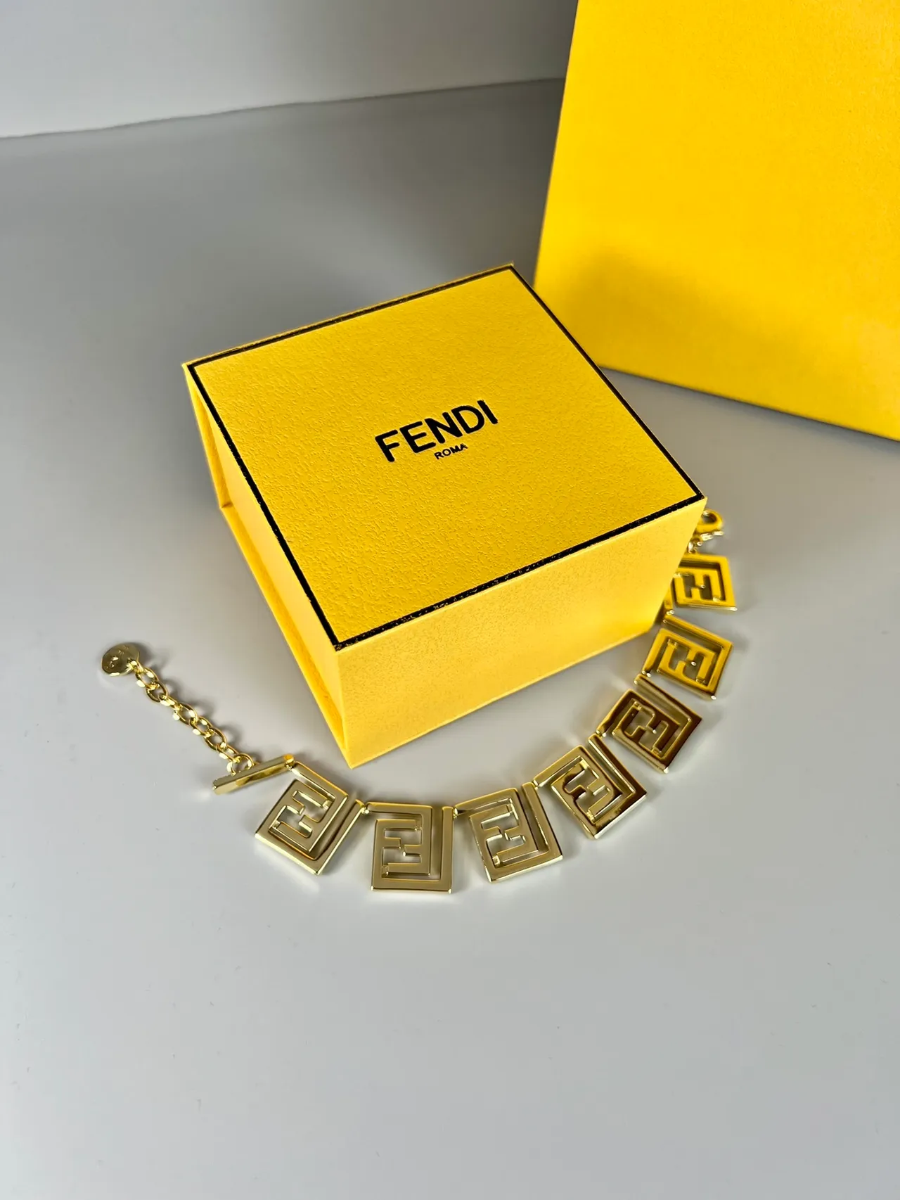 Fendi FF Logo Gold-Tone Pulseira de elos geométrica 5