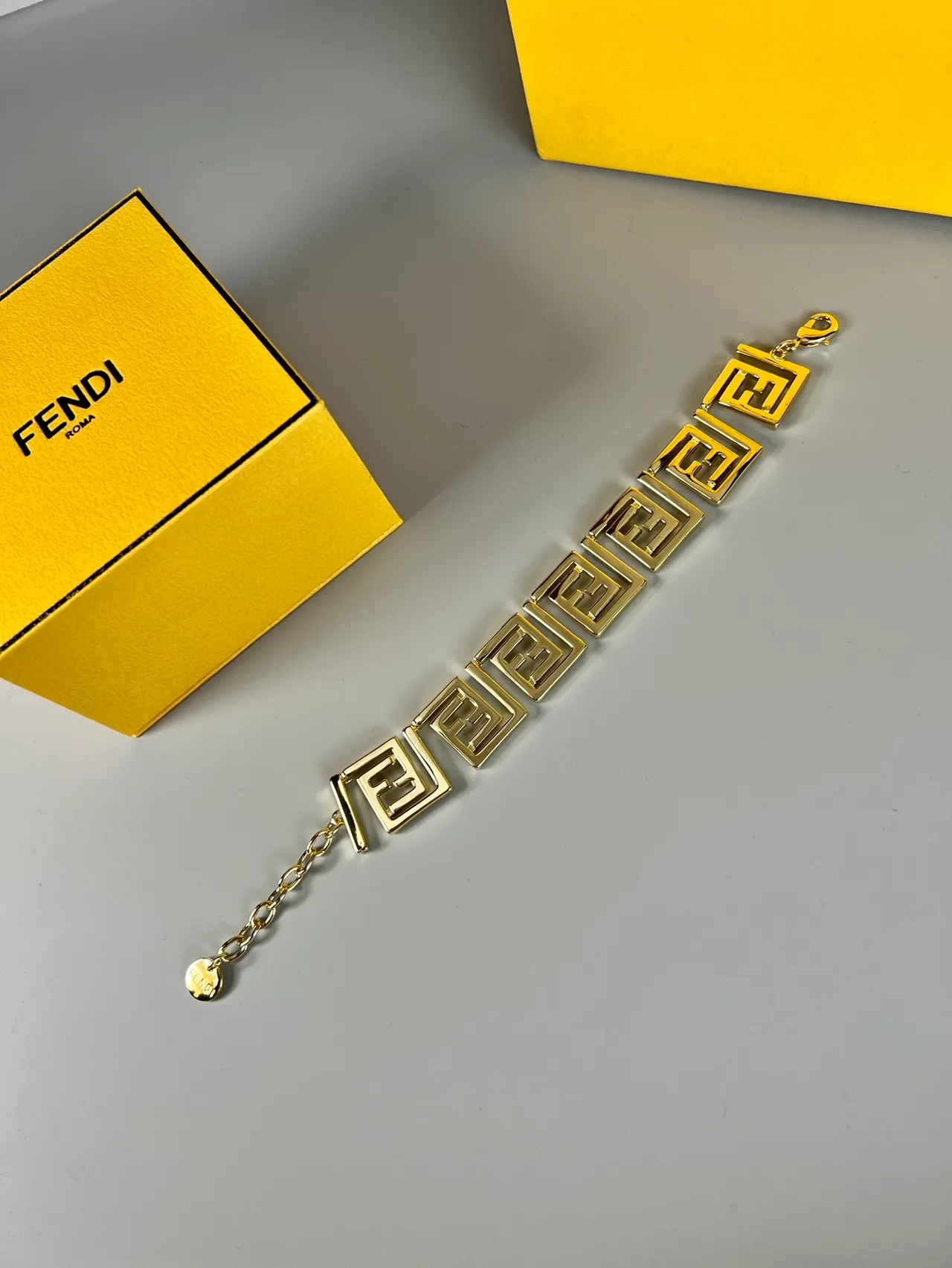 Fendi FF Logo Gold-Tone Pulseira de elos geométrica 6