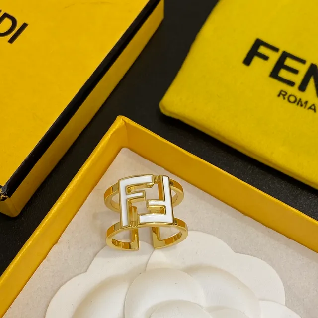 Fendi FF Logo anneaux ton doré blanc et noir émaillé 2