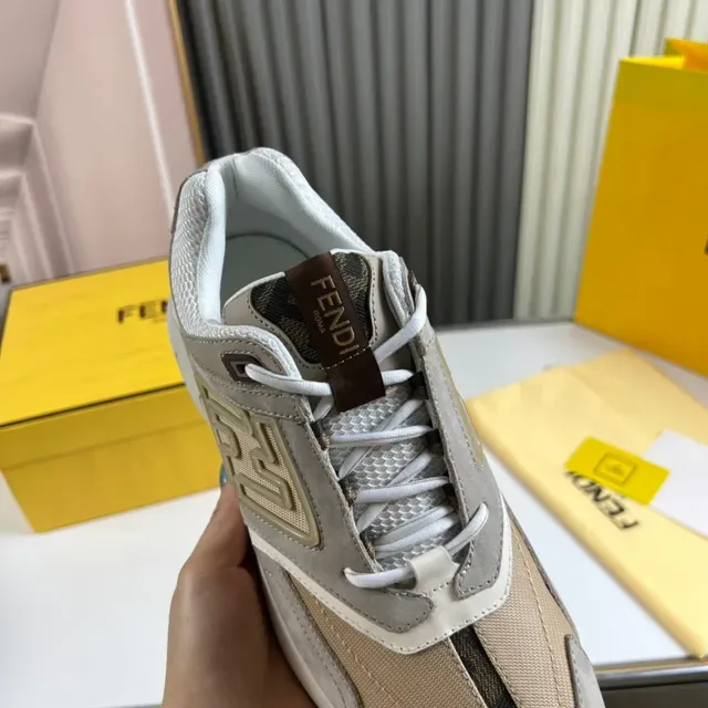 Fendi First Chaussures Chunky Beige et Gris avec Logo FF Embossé 3