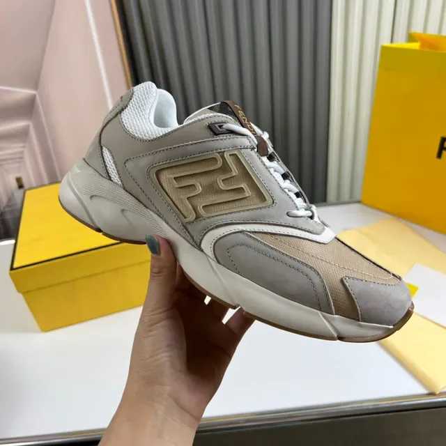 Fendi First Chaussures Chunky Beige et Gris avec Logo FF Embossé 4