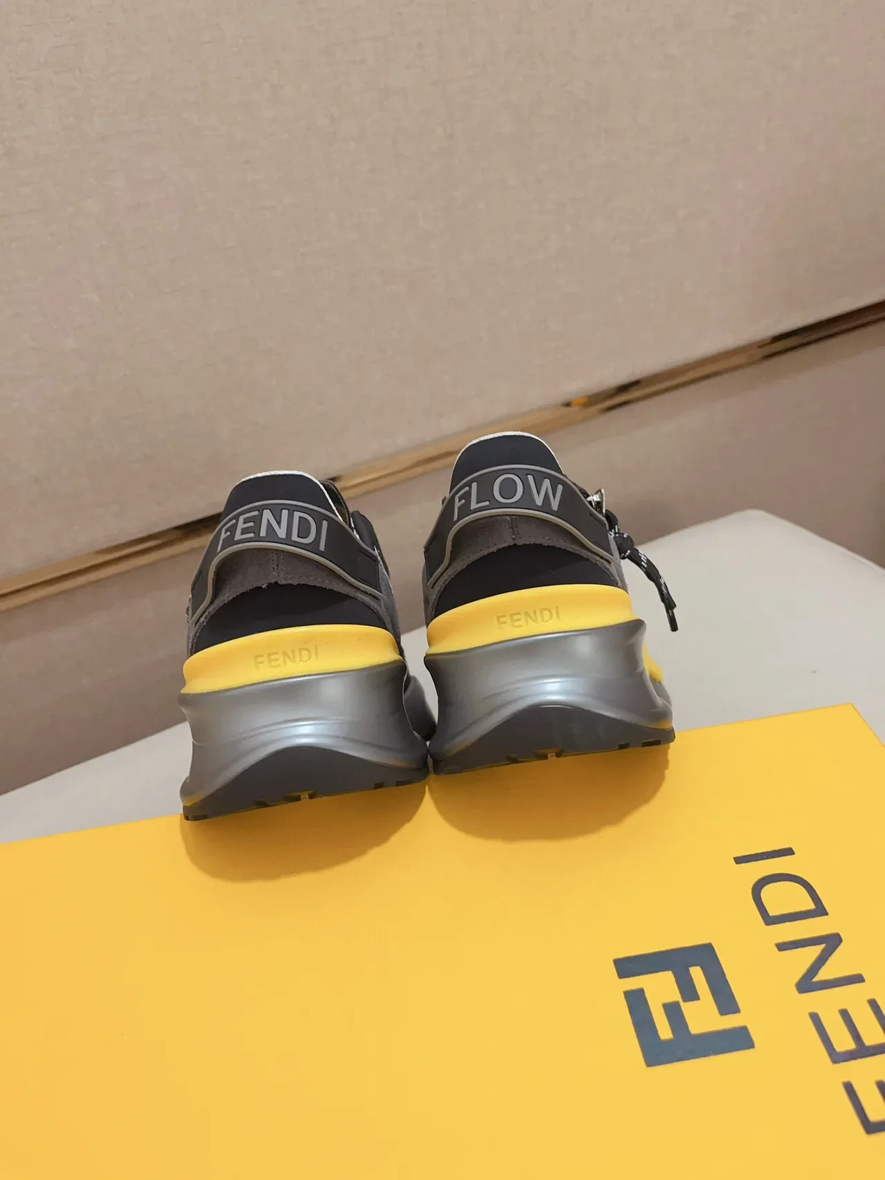 Fendi First Noir Gris Jaune Lifestyle Sneakers 8