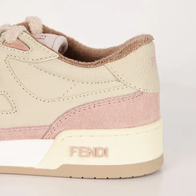 Fendi First Rose Beige Daim Et Cuir En Couches Partie Supérieure Avec Logo FF Embossé Chaussures Lifestyle 4