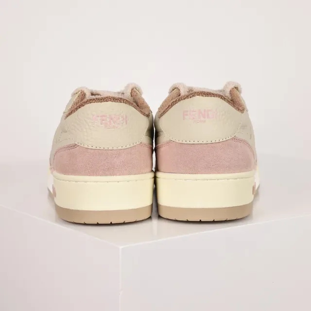 Fendi First Rose Beige Daim Et Cuir En Couches Partie Supérieure Avec Logo FF Embossé Chaussures Lifestyle 8