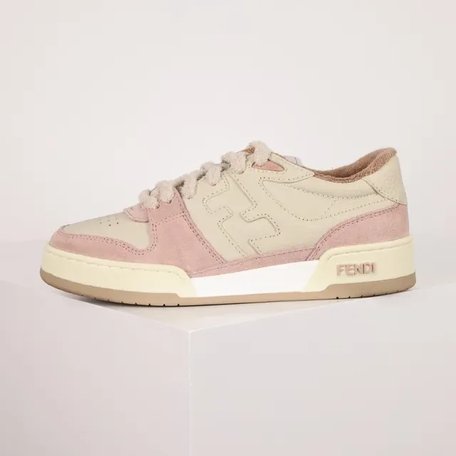 Fendi First Rose Beige Daim Et Cuir En Couches Partie Supérieure Avec Logo FF Embossé Chaussures Lifestyle 9