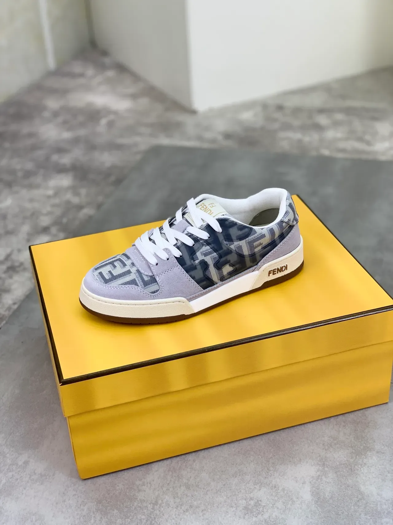 Fendi Monogram-Print Tênis Lifestyle Low-Top de Camurça 4