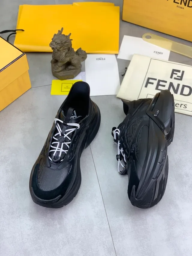 Fendi Runner أحذية رياضية سميكة سوداء من جلد منثور وسويد 6